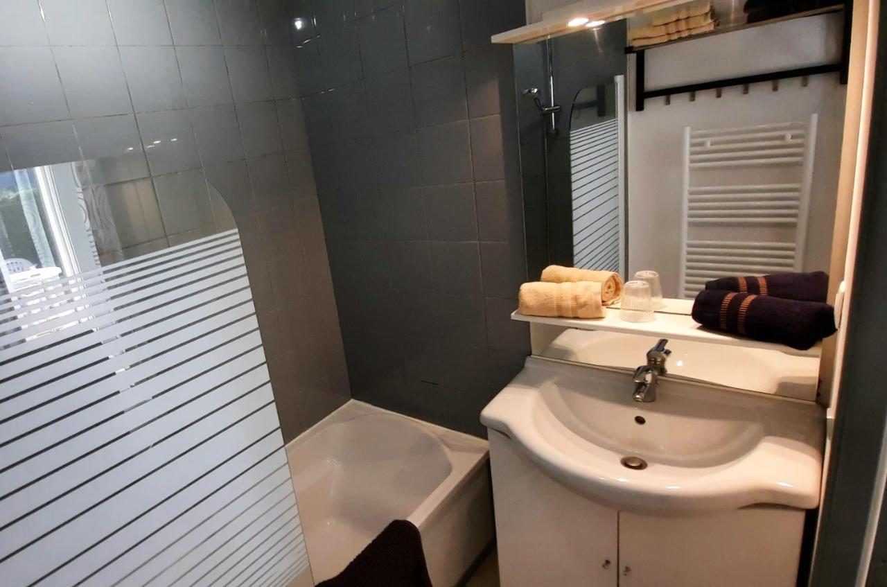 Chez Ced Et Laeti, Appartement Prive Avec Jardin Et Terrasse Dans Residence L'Estuaire Muni D'Une Piscine Couverte Et Aire De Jeu, Linge De Lit Et De Salle D'Eau Ainsi Que Tele, Compris Dans Le Tarif Profitez A Fond De Notre Belle Region Le Verdon-sur-Mer Bagian luar foto